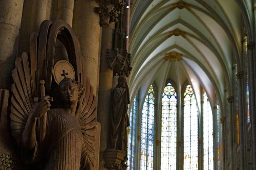 Cologne_Cathedral_Angel_web
