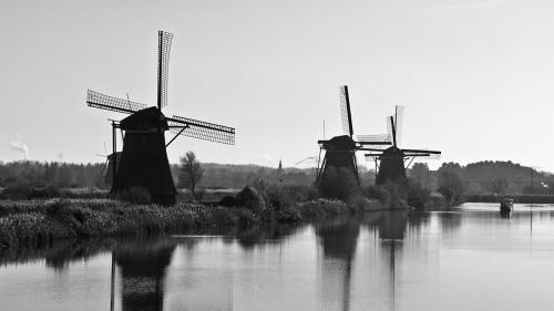 Windmill_Canal_crop_bw_web